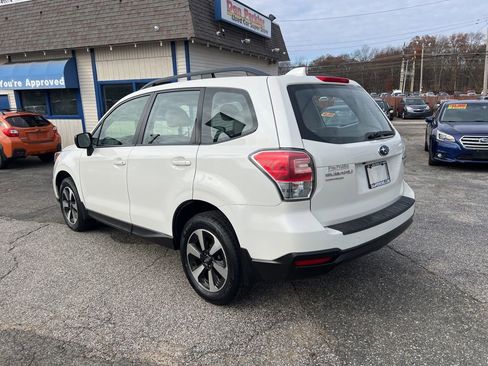 Used 2017 Subaru Forester 2.5i w/ Alloy Wheel Package image 3