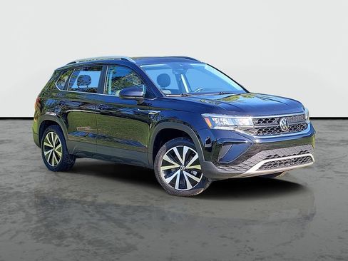 Used 2024 Volkswagen Taos SE FWD image 1