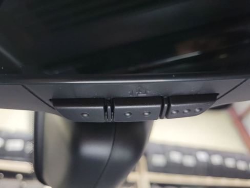 New 2025 Land Rover Range Rover Long Wheelbase SE image 39