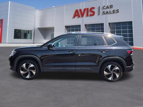 Used 2025 Volkswagen Taos SE AWD/4WD image 10
