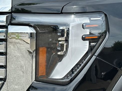 Used 2025 GMC Sierra 2500 Denali w/ Denali Reserve Package AWD/4WD image 4