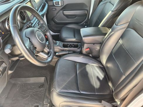 Used 2021 Jeep Gladiator Sport image 13