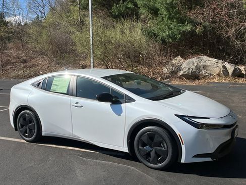 New 2026 Toyota Prius LE FWD image 7