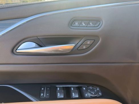 Used 2022 Cadillac Escalade Premium Luxury AWD/4WD image 11