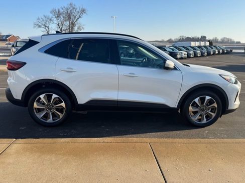 Used 2023 Ford Escape Platinum w/ Premium Technology Package AWD/4WD image 10