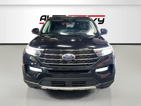 Used 2023 Ford Explorer XLT w/ Equipment Group 202A AWD/4WD image 2