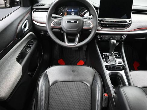 Used 2023 Jeep Compass Latitude image 11