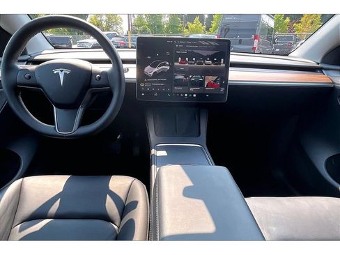 Used 2025 Tesla Model Y Long Range RWD image 13