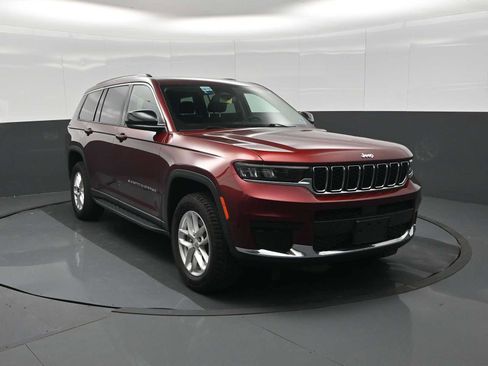 Used 2022 Jeep Grand Cherokee L Laredo w/ Luxury Tech Group I AWD/4WD image 2