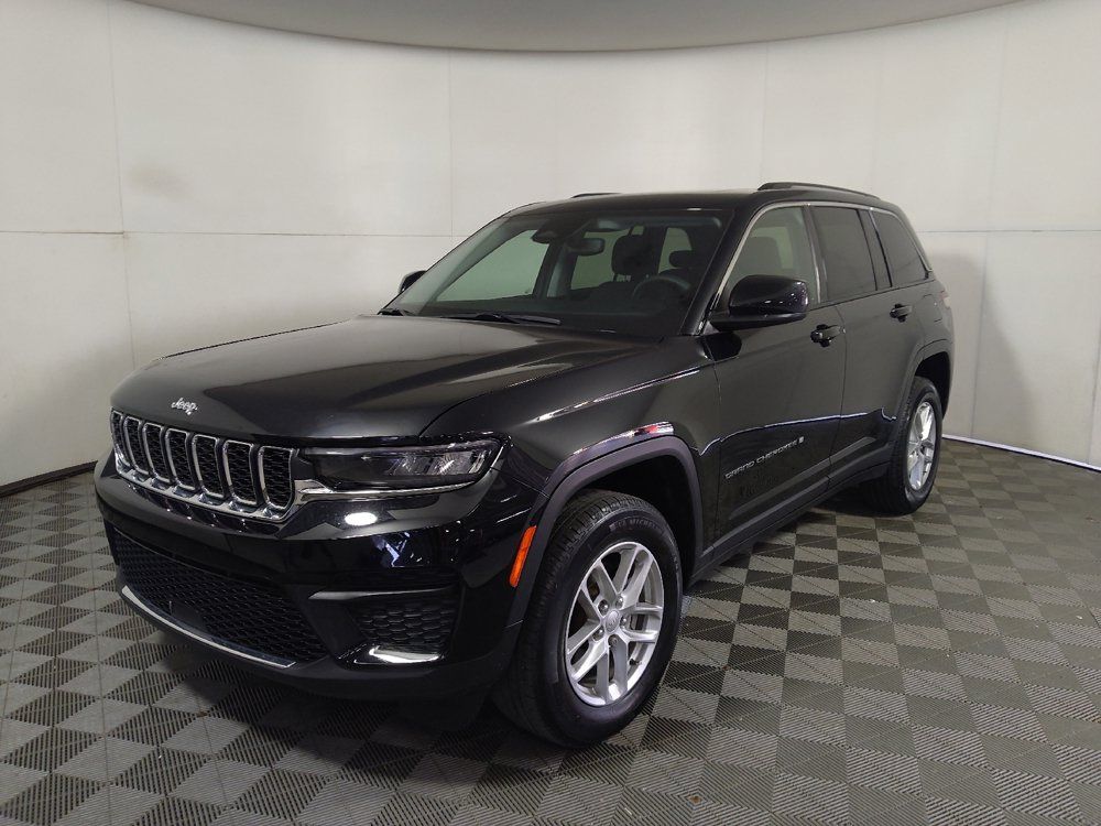 Used 2023 Jeep Grand Cherokee Laredo w/ Luxury Tech Group I AWD/4WD image 15