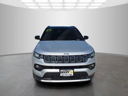 Used 2025 Jeep Compass Limited image 4