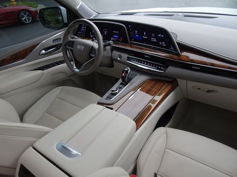Used 2024 Cadillac Escalade Sport Platinum w/ LPO, ONYX Package AWD/4WD image 23