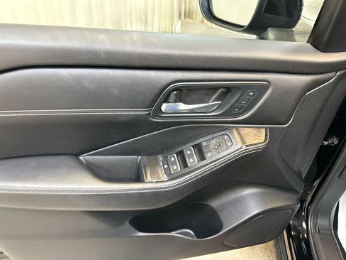 Certified 2025 Nissan Rogue SL w/ Tech Package AWD/4WD image 25