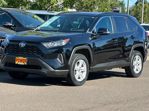 Used 2021 Toyota RAV4 LE AWD/4WD image 8