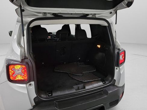 Used 2017 Jeep Renegade Altitude AWD/4WD image 7