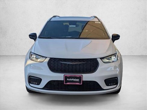 New 2026 Chrysler Pacifica Limited w/ S Appearance Package image 6