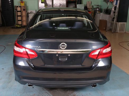 Used 2017 Nissan Altima 2.5 SV FWD image 10