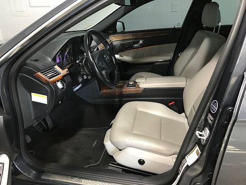 Used 2010 Mercedes-Benz E 350 Sedan image 10