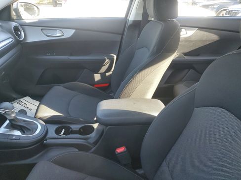 Used 2023 Kia Forte LXS image 9