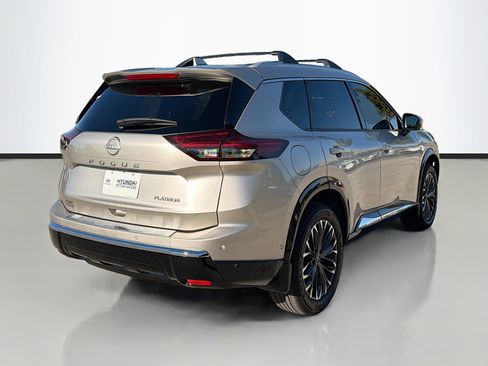 Used 2025 Nissan Rogue Platinum image 3