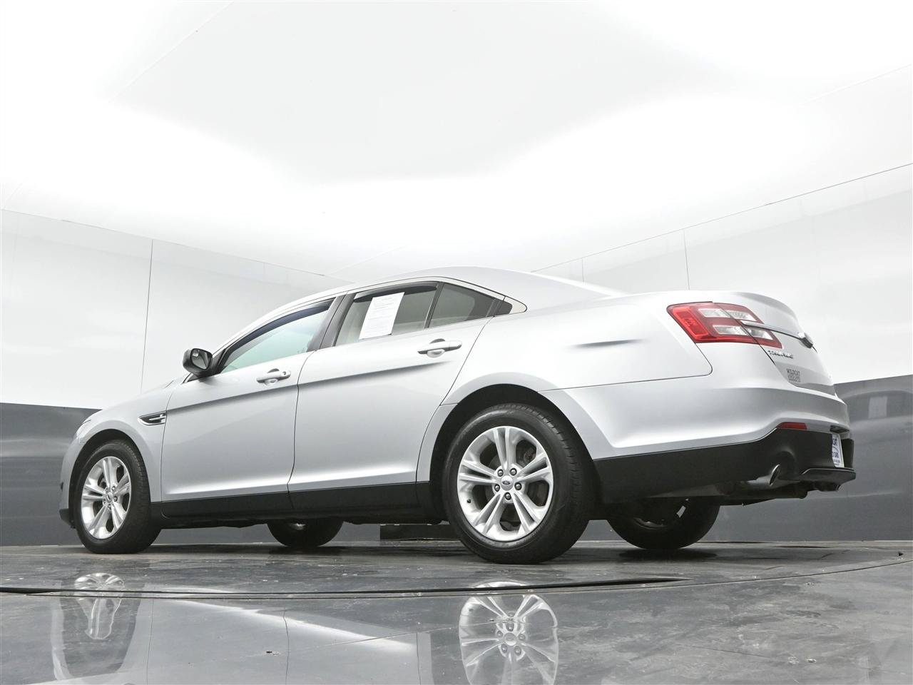 Used 2019 Ford Taurus SE FWD image 35