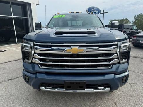 Used 2024 Chevrolet Silverado 2500 High Country w/ High Country Premium Package AWD/4WD image 2