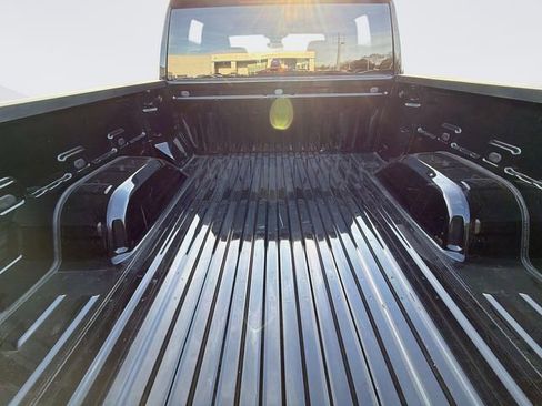 Used 2025 GMC Sierra 1500 Elevation image 13