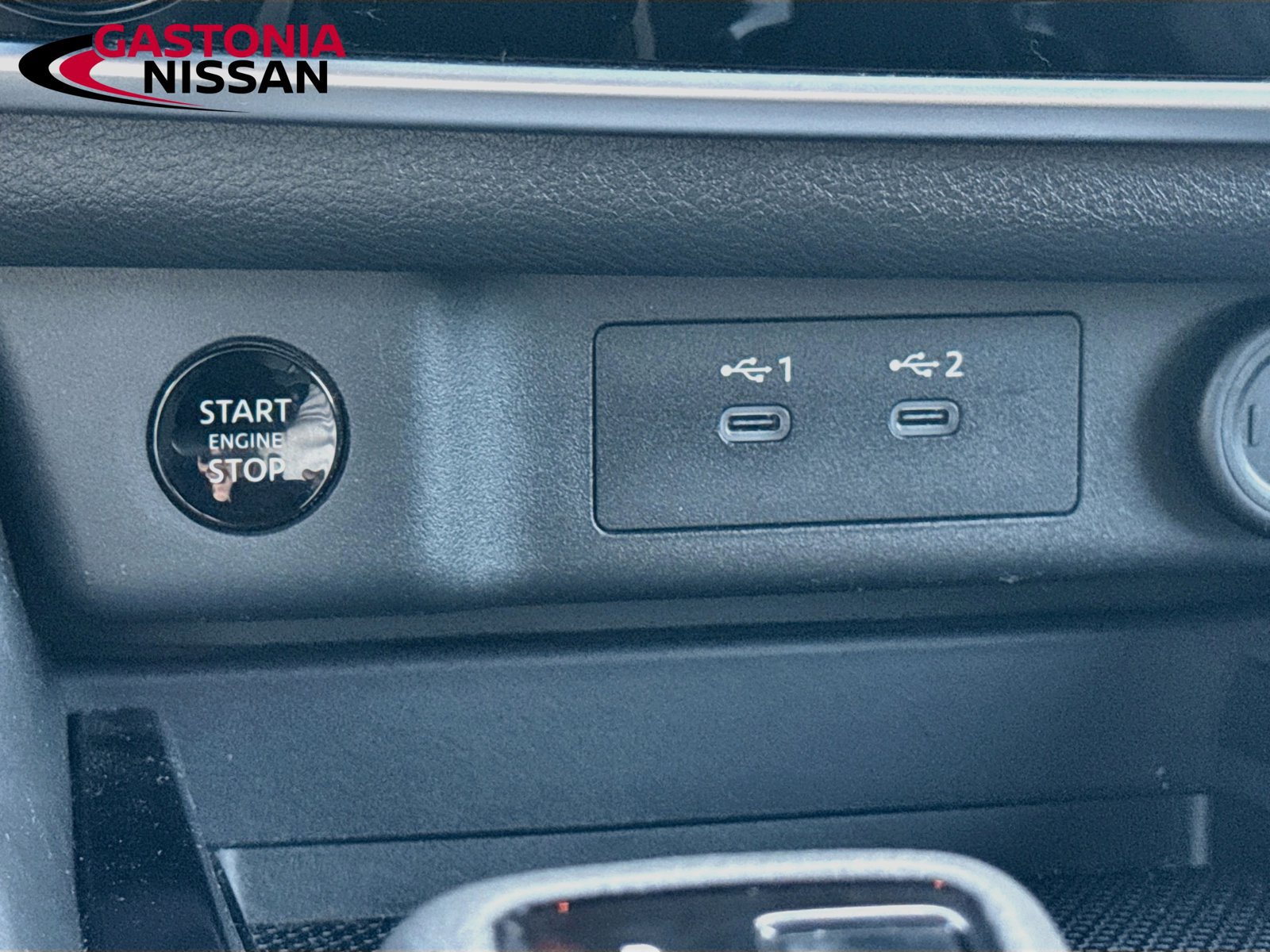 Used 2024 Nissan Rogue S FWD image 25