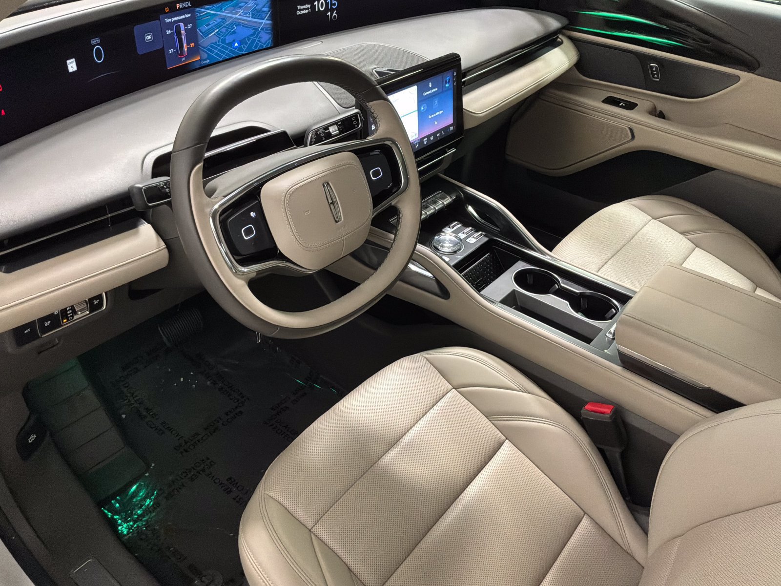 Used 2025 Lincoln Nautilus Premier AWD/4WD image 15