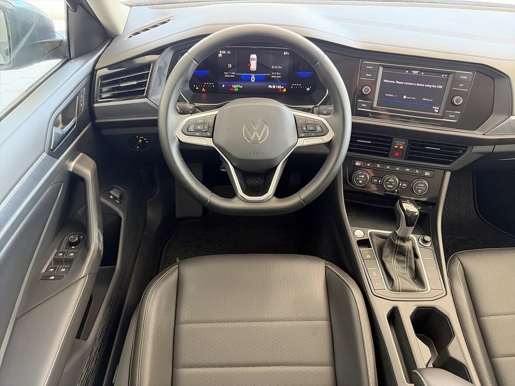 Certified 2023 Volkswagen Jetta SE FWD image 33