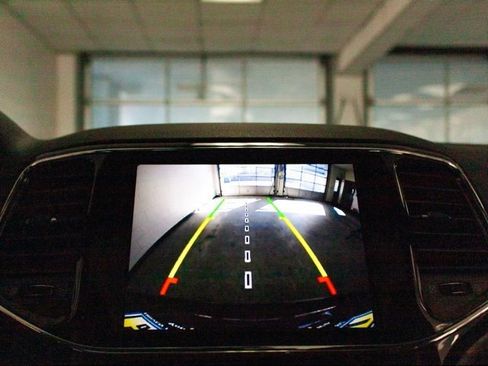 Used 2021 Jeep Grand Cherokee Laredo image 16