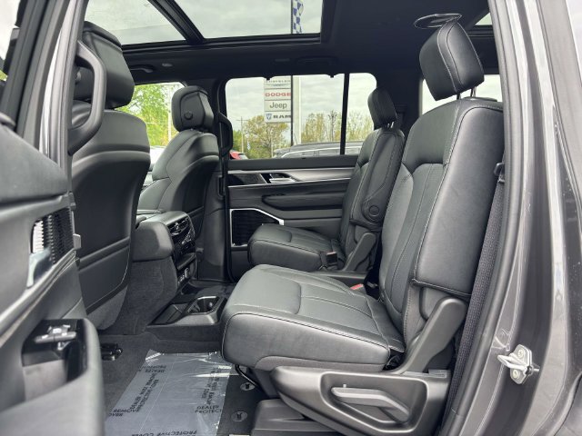New 2026 Jeep Grand Wagoneer Limited AWD/4WD image 9