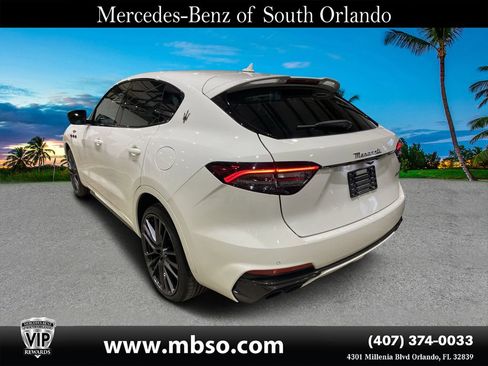 Used 2022 Maserati Levante Trofeo AWD/4WD image 17