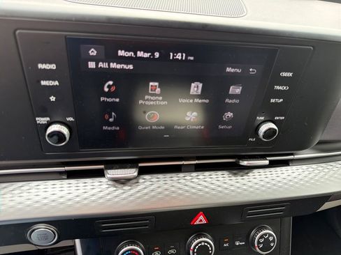 Used 2024 Kia Carnival LX image 23