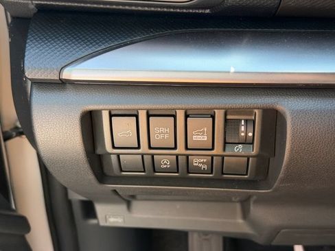 Used 2023 Subaru Forester Premium AWD/4WD image 32