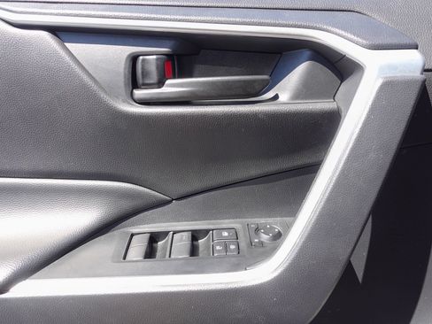 Used 2025 Toyota RAV4 LE AWD/4WD image 16