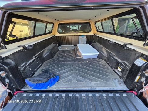 Used 2015 Toyota Tacoma 4x4 Double Cab w/ TRD Sport Package image 19
