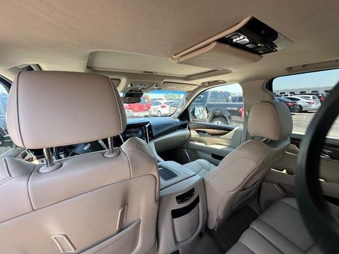 Used 2018 Cadillac Escalade ESV Premium Luxury AWD/4WD image 13