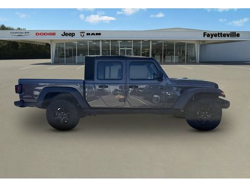 Used 2024 Jeep Gladiator Sport AWD/4WD image 2