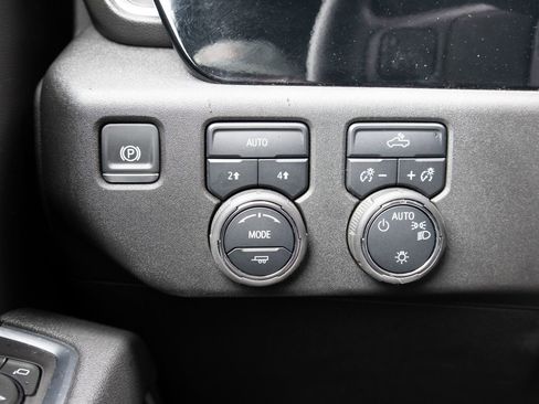 Used 2025 Chevrolet Silverado 1500 LT image 10