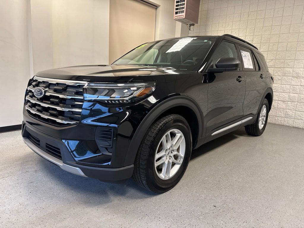 Used 2025 Ford Explorer Active AWD/4WD image 36