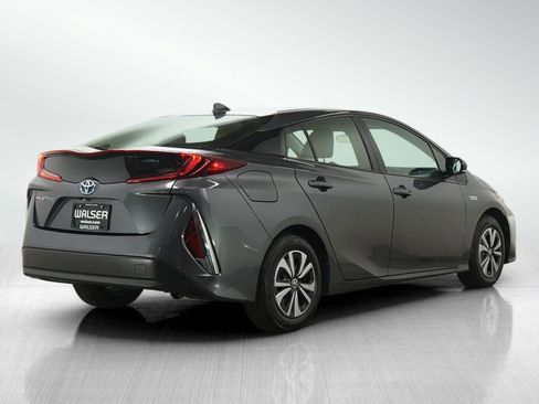 Used 2017 Toyota Prius Prime Premium image 5