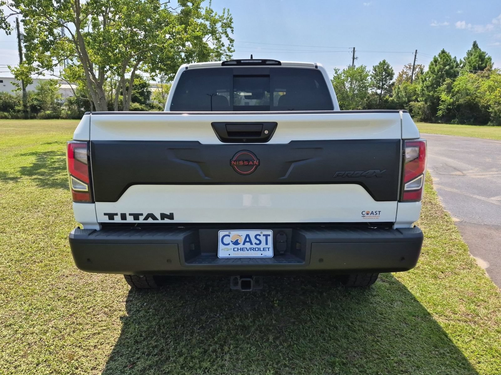 Used 2024 Nissan Titan PRO-4X w/ Off Road Protection Package AWD/4WD image 7