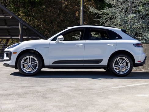 Certified 2026 Porsche Macan AWD/4WD image 2