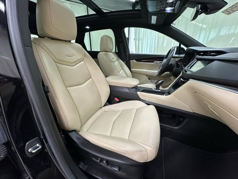 Certified 2018 Cadillac XT5 Luxury w/ Driver Awareness Package AWD/4WD image 15