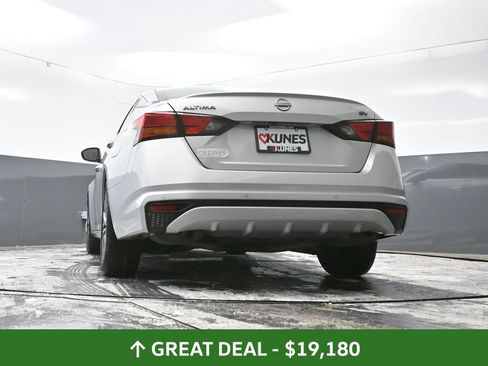 Used 2024 Nissan Altima 2.5 SV image 57