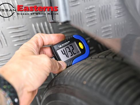 Used 2023 Nissan Sentra SR w/ SR Premium Package FWD image 28