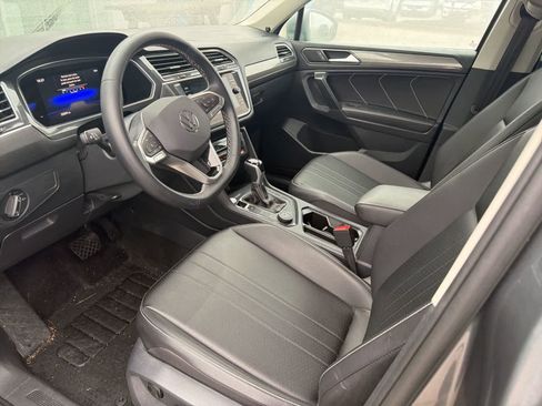 Used 2022 Volkswagen Tiguan SE w/ Panoramic Sunroof Package image 10