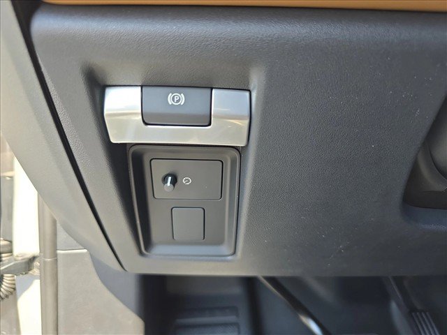 New 2026 Land Rover Defender 110 S AWD/4WD image 25