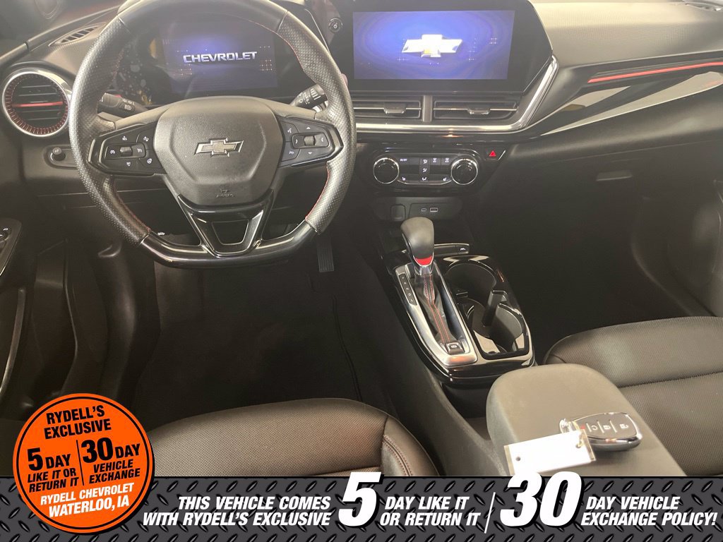 Used 2025 Chevrolet Trax RS w/ Sunroof Package FWD image 20